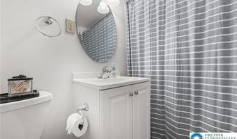 3146 Club Dr, Allentown, PA 18103