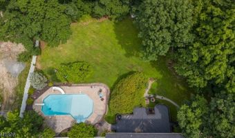 15 Tanglewood Dr, Andover, NJ 07848