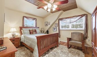 18 Gaylore Dr W, Amityville, NY 11701
