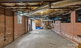 2538 Arnold Dr E, Charlotte, NC 28205