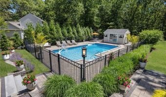 64 Fieldstone Ln, North Kingstown, RI 02874