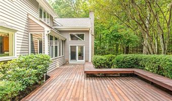 60 Pheasant Dr, East Greenwich, RI 02818