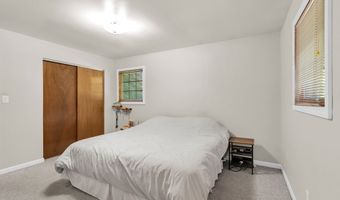 2 Oakmont Ct, Beech Grove, IN 46107
