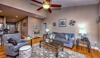 61 Pondview Cir 61, Beacon Falls, CT 06403