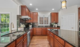 2086 Autumn Hill Dr, Ann Arbor, MI 48103