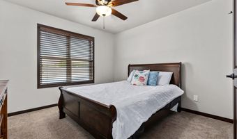 2818 W HIDDEN PINE Dr, Appleton, WI 54913
