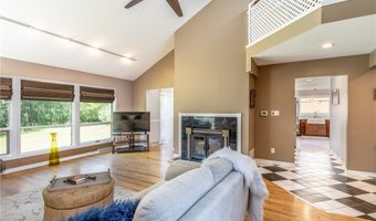 7 Hummingbird Ln, Amherst, NY 14228