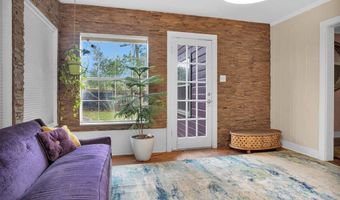 205 S Hood St, Alvin, TX 77511