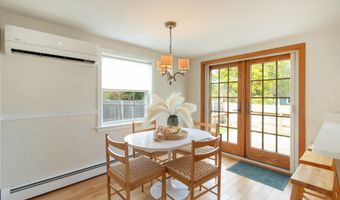 42 Waverly Rd, Branford, CT 06405