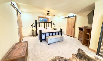 300 Round Up Ln, Bakersfield, MO 65609