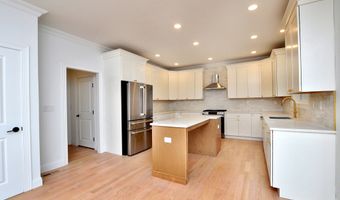 81 Club Dr, Berlin, CT 06037