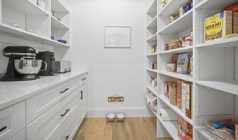 43 Oak Ridge Dr, Avon, CT 06001