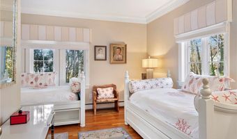 2 Harbor View Dr, Newport, RI 02840