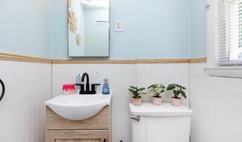 8 Andover Rd, Beverly, MA 01915