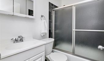 221 Braeshire Dr A, Ballwin, MO 63021