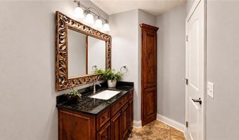 8140 134th St W, Apple Valley, MN 55124