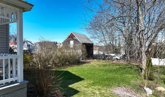 33 Lee Ave, New London, CT 06320