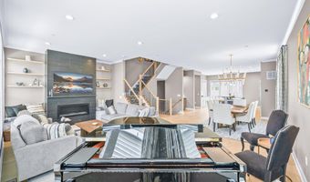 31 Valiant Ct, Middletown, NJ 07748