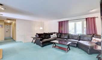 9 S Amundsen Ln, Airmont, NY 10901