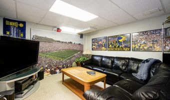 2460 Mershon Dr, Ann Arbor, MI 48103