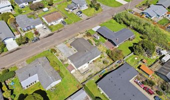 835 12TH St, Bandon, OR 97411