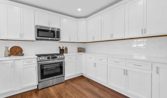 11 W Park Ave, Belford, NJ 07718