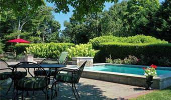 50 Eastover Rd, Portsmouth, RI 02871