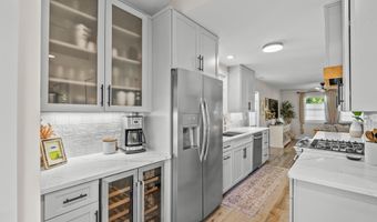 820 Barton Dr, Ann Arbor, MI 48105