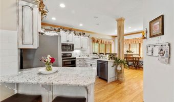 15733 Pine Cir, Basehor, KS 66007