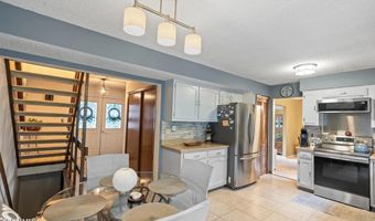 7 Hawthorn Cir, Albany, NY 12203