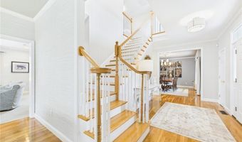 30 Taggart Ct, East Greenwich, RI 02818