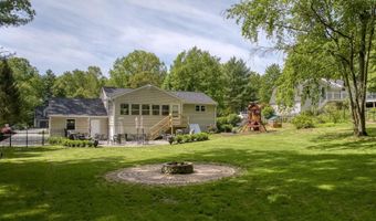 62 Palomino Ln, Bedford, NH 03110