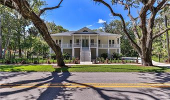 130 NE Crystal St, Crystal River, FL 34428