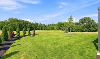 2104 Golfview Dr, Auburn, IN 46706