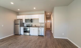 318 11TH St, Bandon, OR 97411