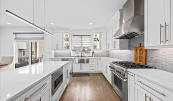 21 N Douglas Ave, Margate City, NJ 08402
