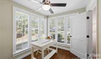 2424 Kingsbury Dr, Charlotte, NC 28205