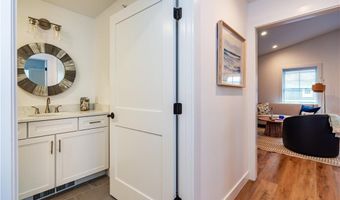 32 Exchange St 203, East Greenwich, RI 02818