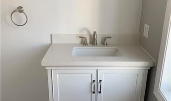 88 Reed St, Warwick, RI 02886