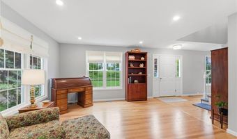 130 Village Hill Ln, North Kingstown, RI 02852