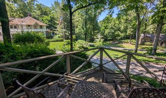 3 Wild Rose Ln Cottage, Darien, CT 06820
