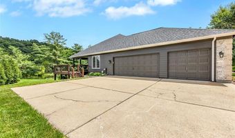 924 Forest Lake Ct, Ballwin, MO 63021