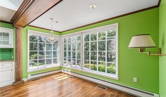 28 S Hill Dr, Cranston, RI 02920