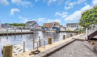 221 Magnolia Dr, Bayville, NJ 08721