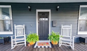 120 W Locust St, Aurora, MO 65605