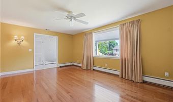 32 Brookfarm Rd, North Providence, RI 02904