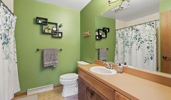 2025 W HARVEST Dr, Appleton, WI 54914