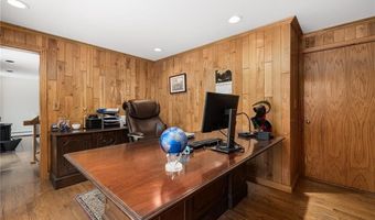 788 Namquid Dr, Warwick, RI 02888