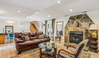 9201 LAUREL OAK Dr, Bethesda, MD 20817