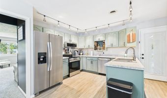 121 Woodland Dr, Hartford City, IN 47348